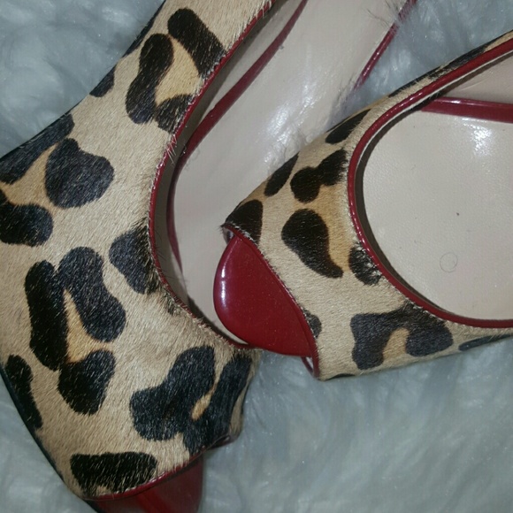 Guess Leather Hyde Red Heel - Picture 2 of 4